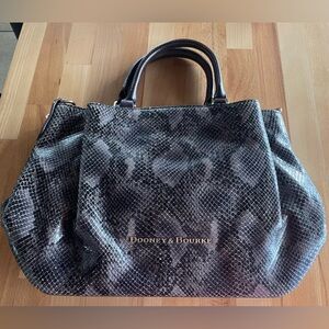 Dooney and Bourke snakeskin print hand bag.